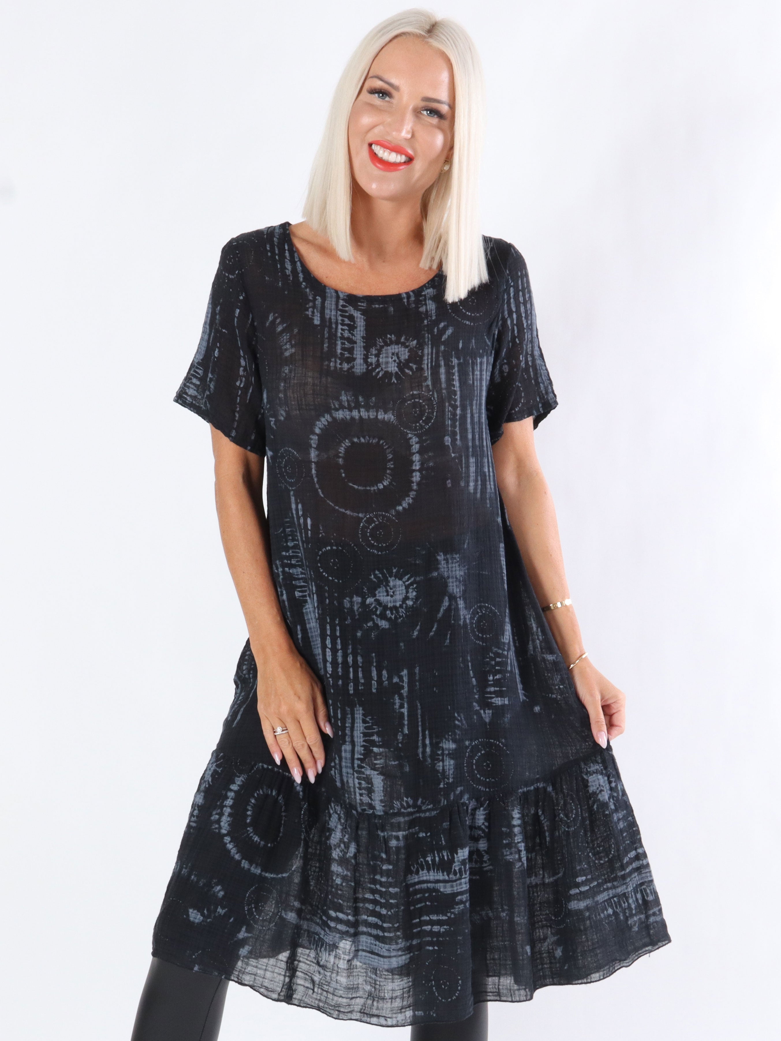 Aia - Lang kjole med lille flæsekant i bunden